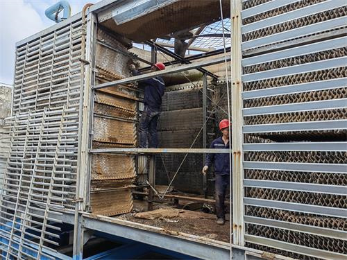 工業(yè)冷卻塔影響著冷水機(jī)(冷卻塔和冷水機(jī)連接視頻)