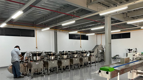 包裝機(jī)出現(xiàn)夾料是什么原因？