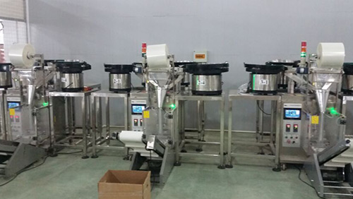 包裝機(jī)在包裝材料是經(jīng)常拉斷包裝材料怎么解決？