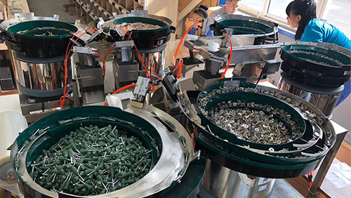 五金螺絲包裝機(jī)多少錢(qián)一臺(tái)？